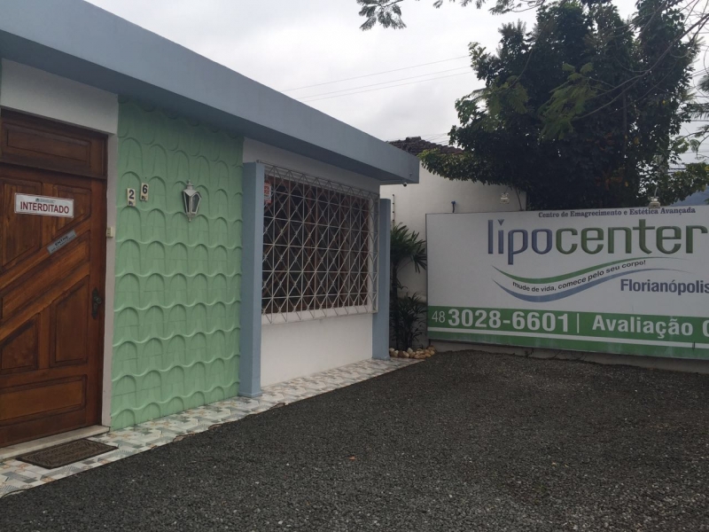 Vigilância Sanitária interdita clínica estética