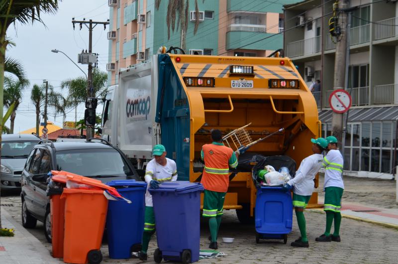 Comcap faz coleta e limpeza de orla diárias durante verão