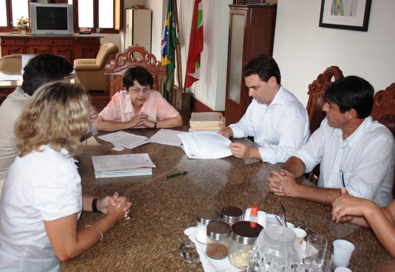Terreno de antigo lixão é cedido à Prefeitura