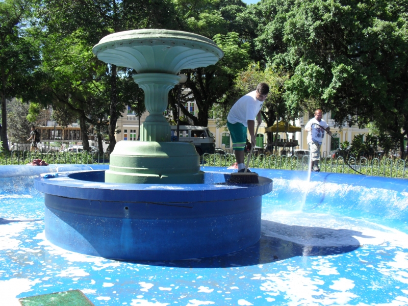 Comcap assume limpeza da praça na Ilha de SC