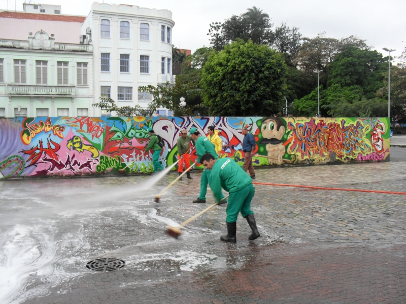 Lavação nas áreas centrais da cidade