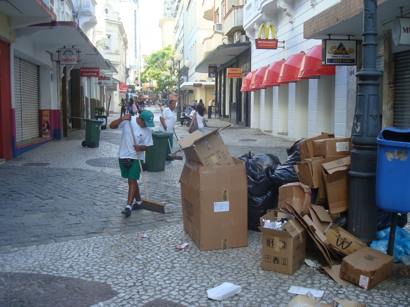Comcap faz operação extra de limpeza no Centro