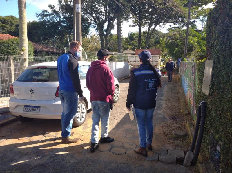 Blitz lacra ligações clandestinas e multa imóveis irregulares no Norte e no Sul da Ilha
