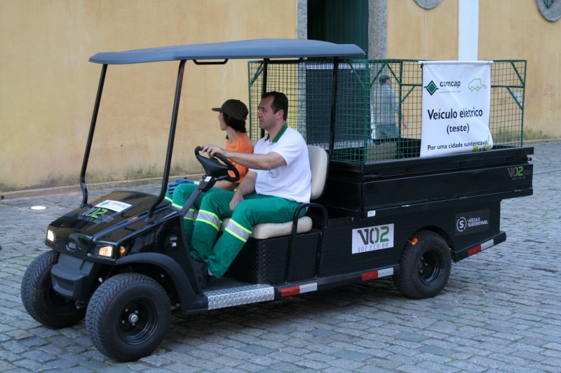 Comcap testa carro elétrico na coleta seletiva do Centro