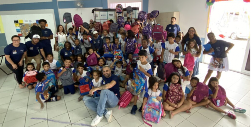 Somar entrega 1.410 kits de material escolar para crianças de Florianópolis