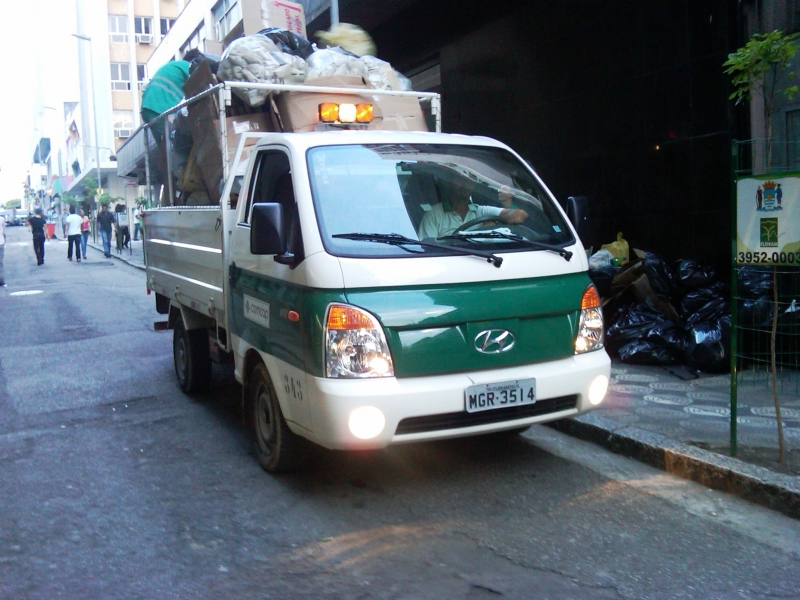 Coleta seletiva diária nos condomínios do Centro da Capital
