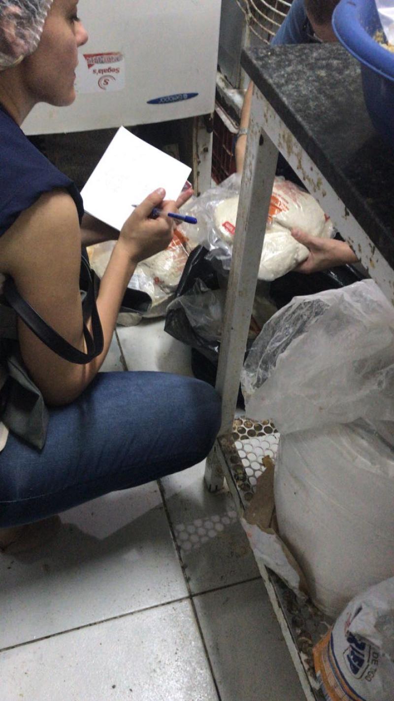 Operação da Vigilância Sanitária e Procon interdita estabelecimento do centro de Florianópolis