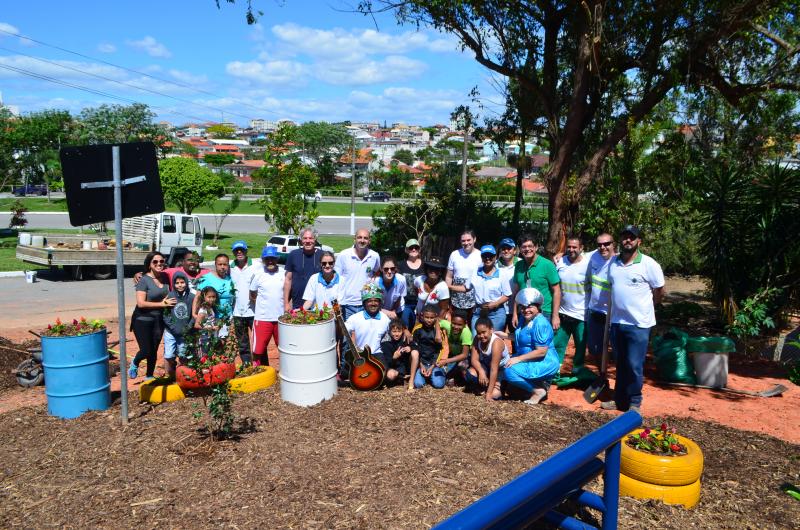 Mutirão da PMF revitaliza área que era ponto de lixo no Jardim Atlântico