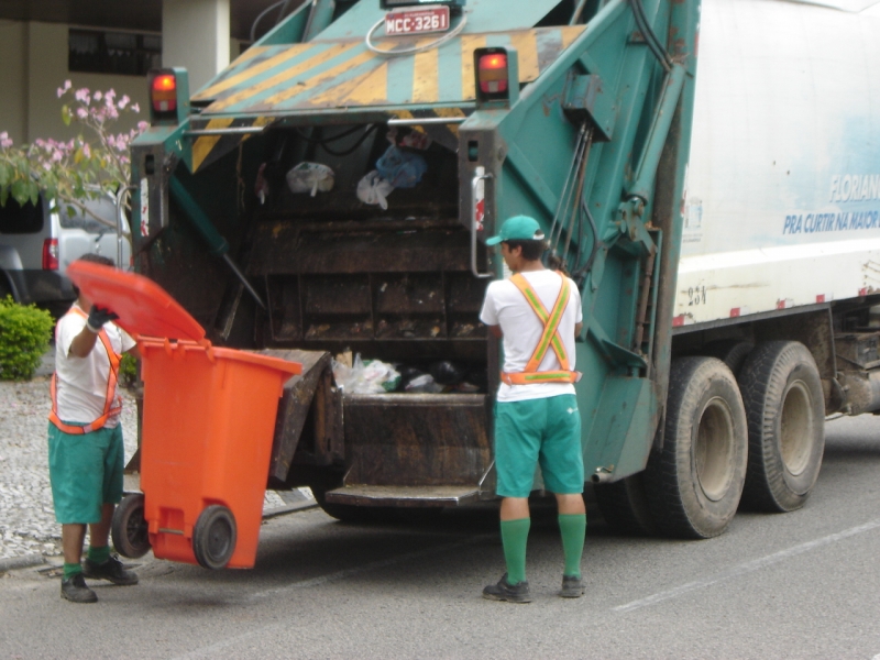 Não haverá coleta de lixo no domingo, dia 1º de maio