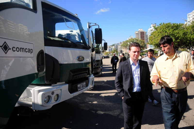 Comcap apresenta cinco novos caminhões