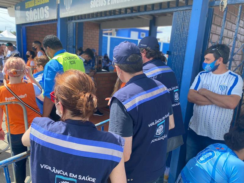 Vigilância Sanitária fiscaliza cobrança de passaporte da vacina em jogo do Avaí