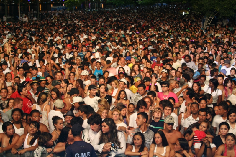 Show nacional de Armandinho encerra festa de réveillon