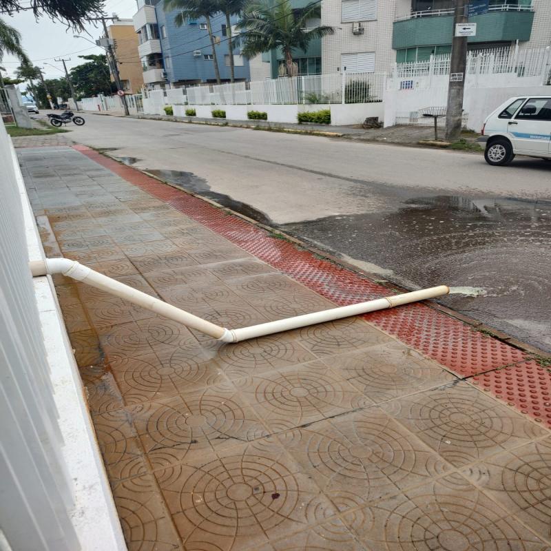 PACTO: Prefeitura investiga denúncias de mau cheiro na praia de Canasvieiras