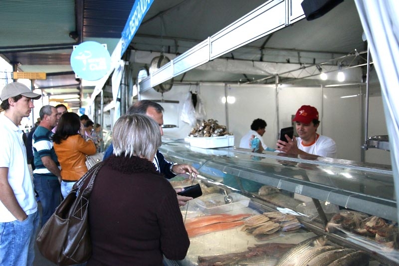 Peixarias e serviços essenciais não fecham