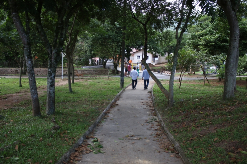 Praças do Monte Verde recebem nova iluminação
