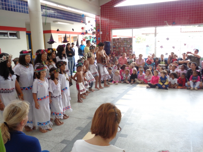Creche Júlia Maria recebe índios Guarani da aldeia Tekoa Vy’a