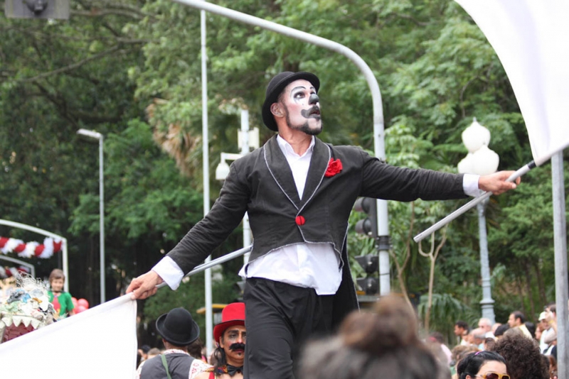 Palco Aberto leva arte do circo para a praça