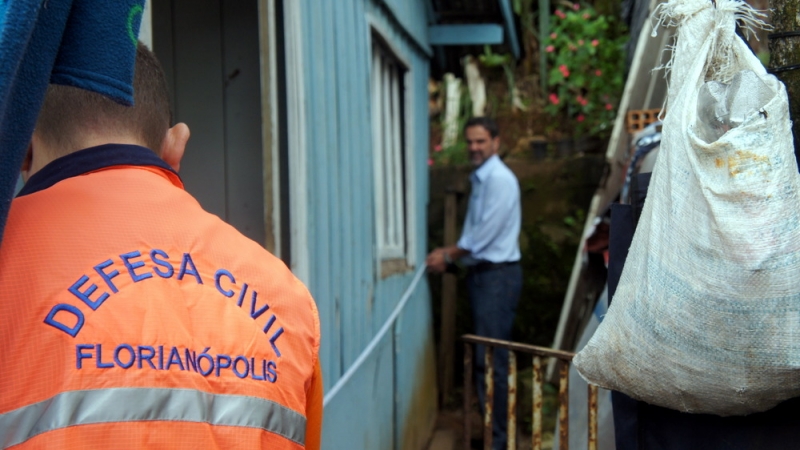 Defesa Civil e Habitação visitam local de nova casa modular