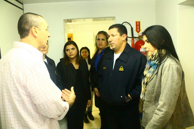 Albergue recebe casacos doados pela Marinha