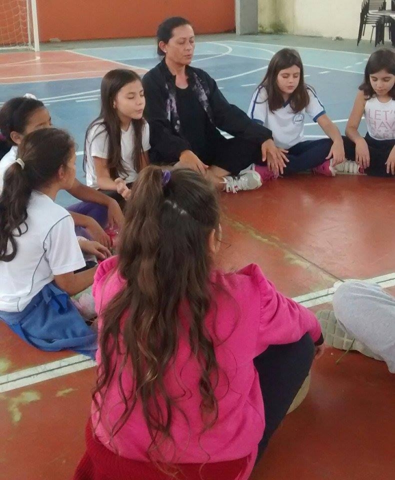 Meditação auxilia alunos na redução do estresse 