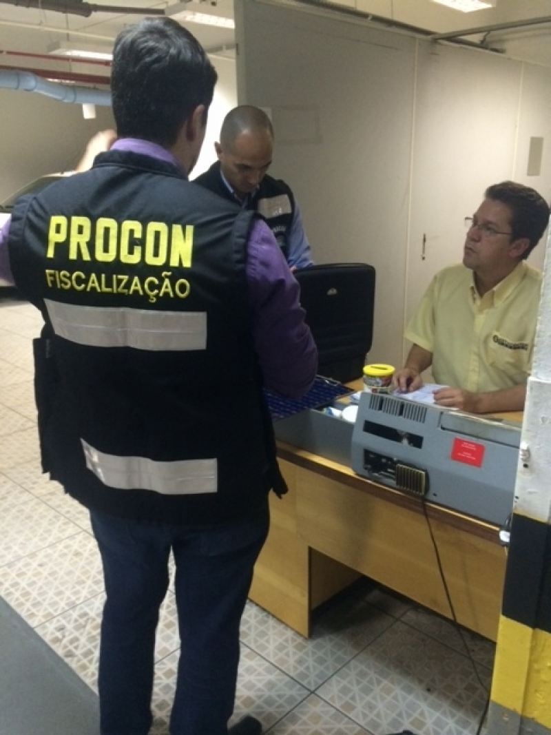 Estacionamento deve ser grátis a deficiente