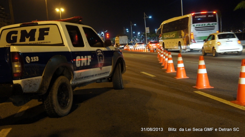 Dois motoristas flagrados em blitz da Lei Seca