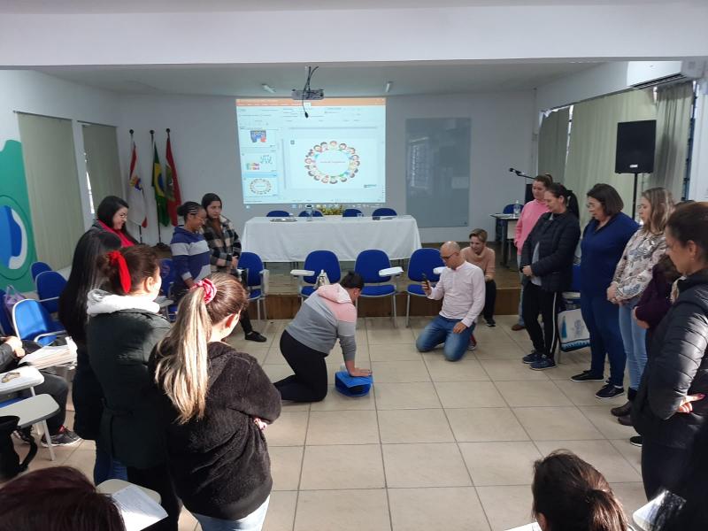 Prevenção e atendimento de primeiros socorros em creches da Capital 