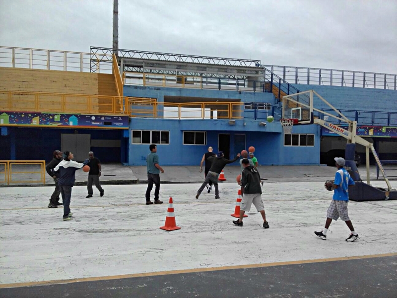 Centro POP realiza oficina de basquete 
