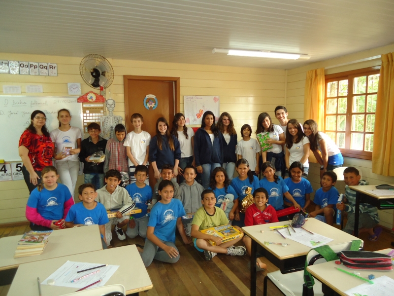 Visita promove troca de experiências em escola