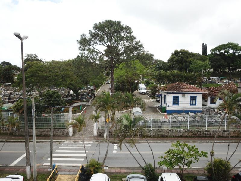 PMF realiza mutirão de limpeza e manutenção nos cemitérios da cidade