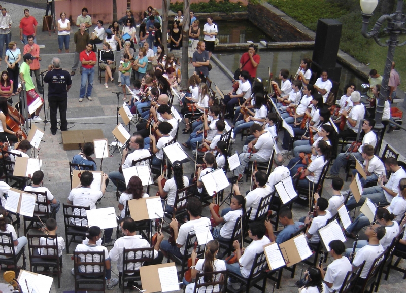 Concerto da Orquestra Escola abre programação natalina na cidade   