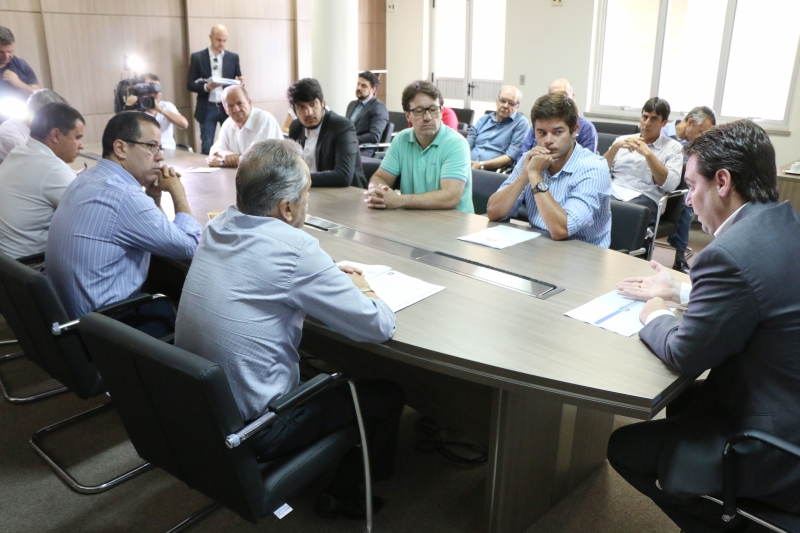 Prefeito pede a vereadores esforço para votar projetos