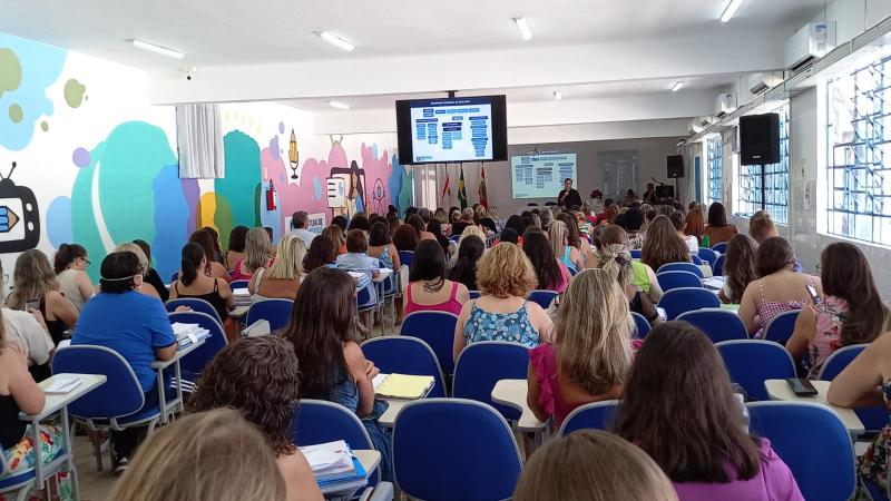 Novos diretores de escolas municipais recebem orientações da Educação da Capital