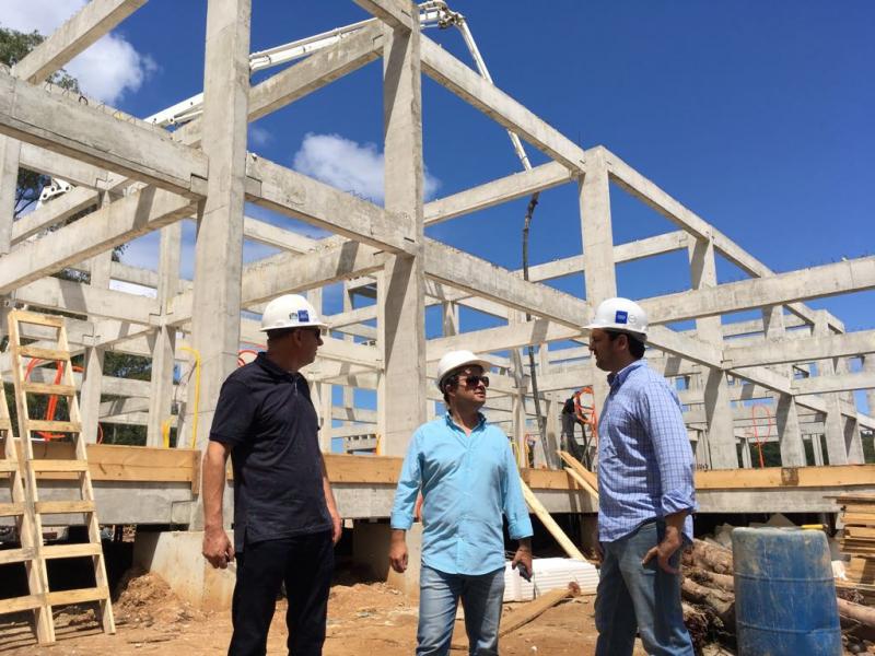 Secretário de Educação visita obras em creches e escolas da rede