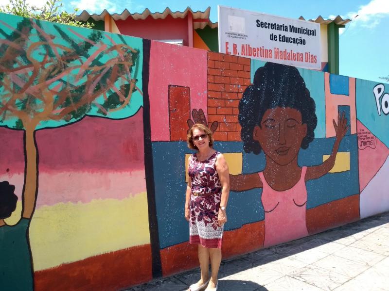 Educadora se aposenta em escola que leva nome da mãe