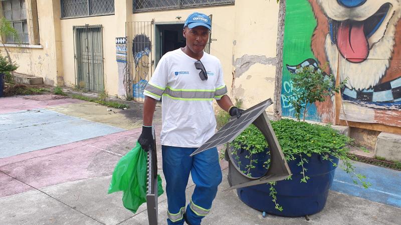SMLMU faz limpeza no prédio da antiga Escola Antonieta de Barros