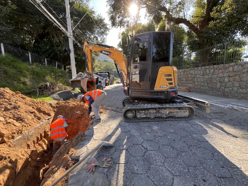 Prefeitura inicia asfaltamento que falta na estrada geral de Ratones