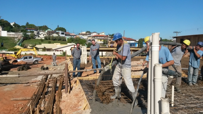 Tem início concretagem do Minha Casa Minha Vida