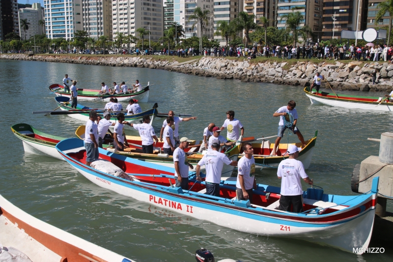 Corrida de canoa resgata tradição açoriana 