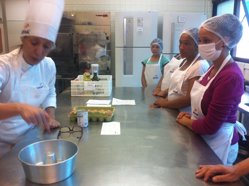 Mulheres do Albergue têm curso básico de culinária