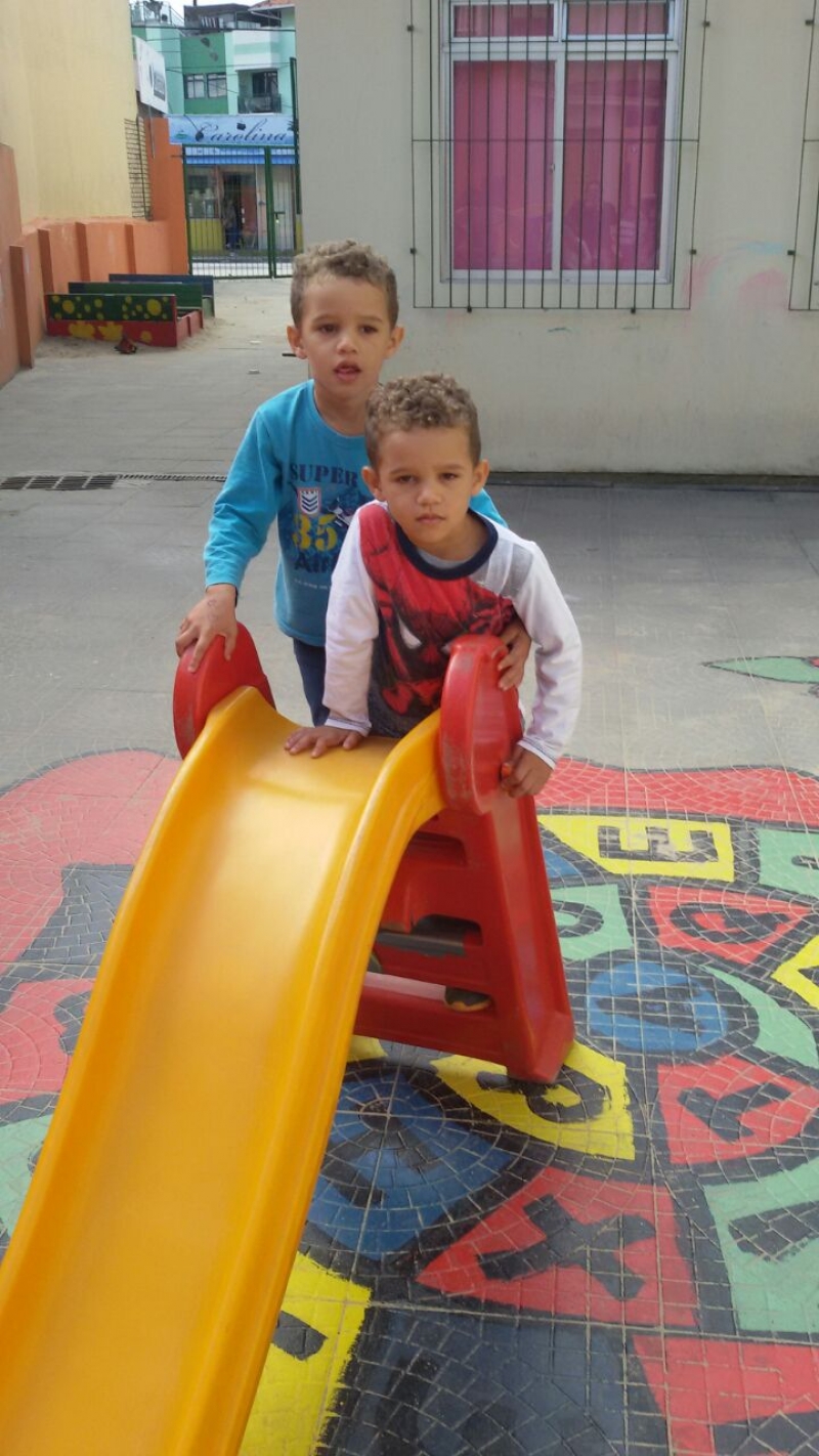 Semelhantes em tudo, ou quase