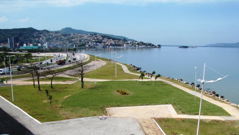 FLORAM entrega nova praça na cabeceira da ponte