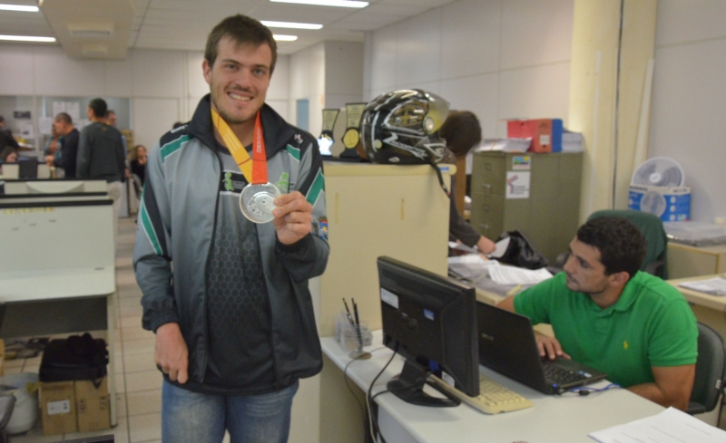 FME/Florianópolis recebe atleta medalha de prata no PARAPAN