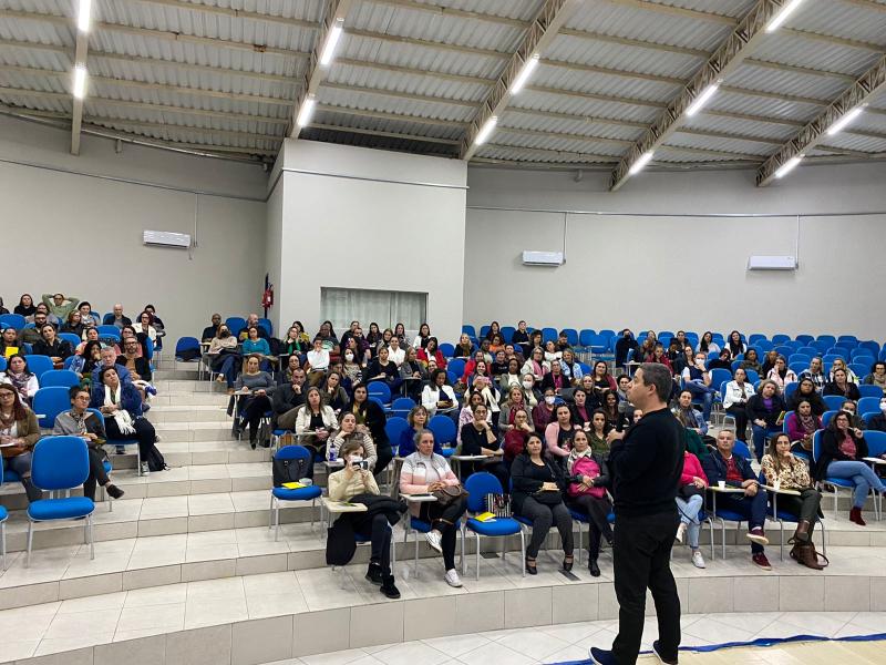 Iniciado curso de gestão escolar para profissionais que desejam assumir direção de unidade educativa
