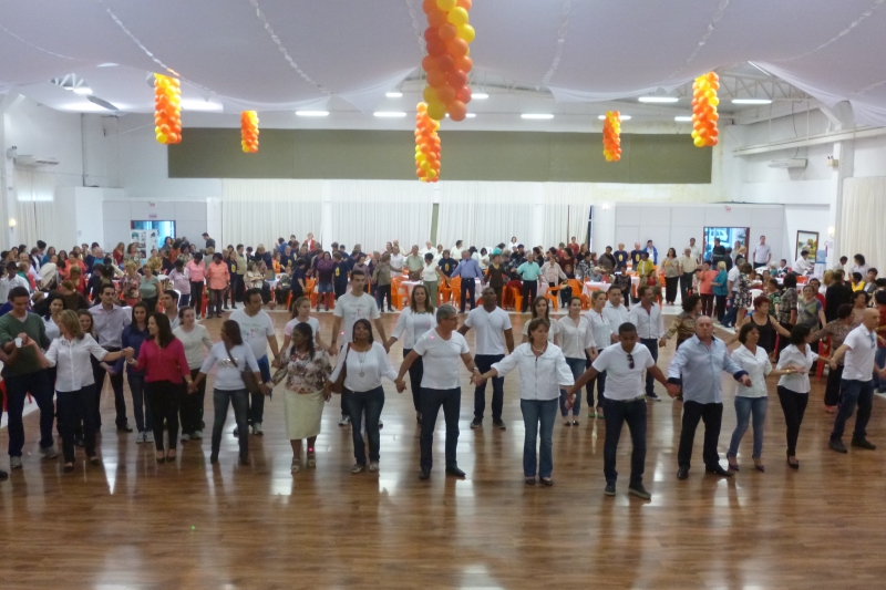 Baile do Idoso reúne 800 pessoas no Estreito