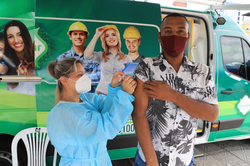 Florianópolis continua vacinação contra Covid-19 nesta segunda-feira