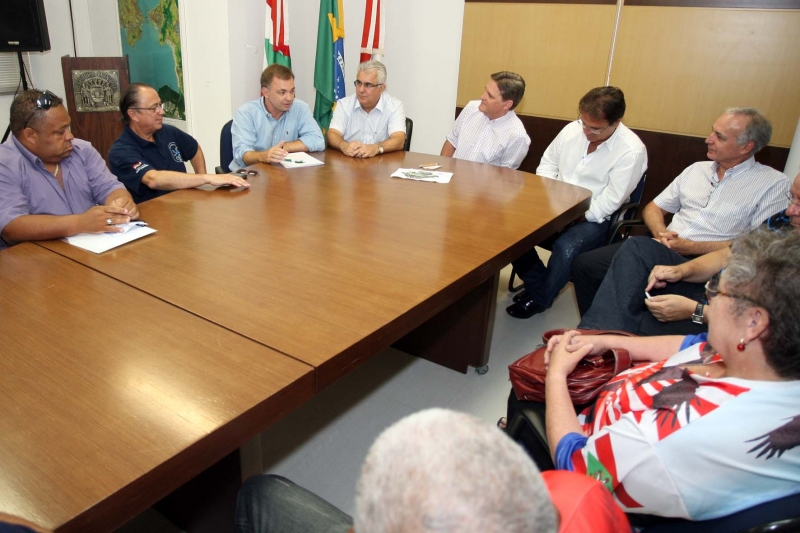 Escolas de samba recebem contribuição generosa 