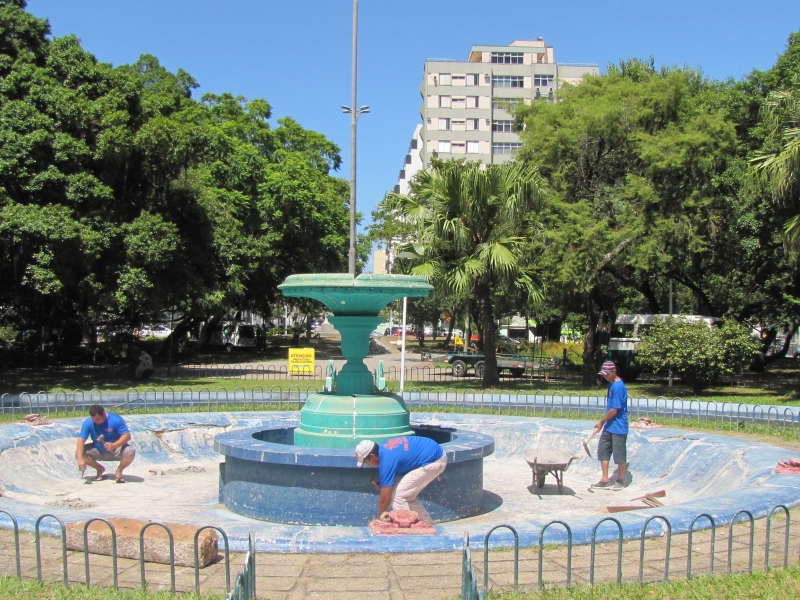 Praça Getúlio Vargas passa por revitalização