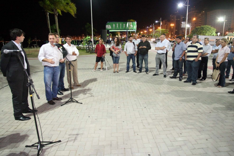 Ciclovia da Beira-Mar Norte ganha nova iluminação