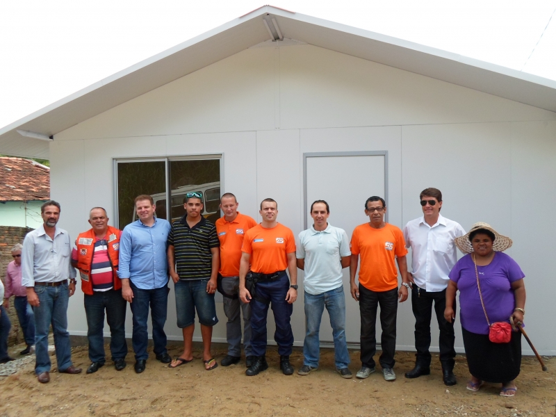 Prefeitura entrega casa em tempo recorde